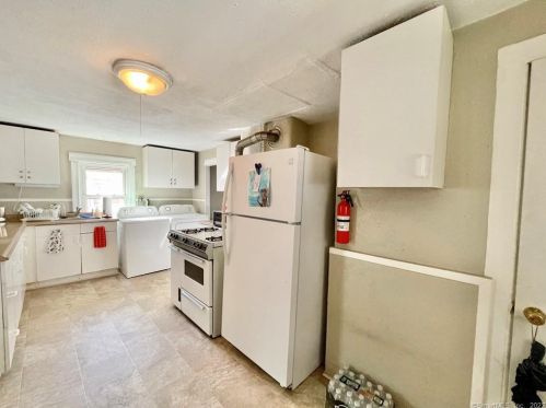 22 8 St, Derby CT 06418-1206 exterior