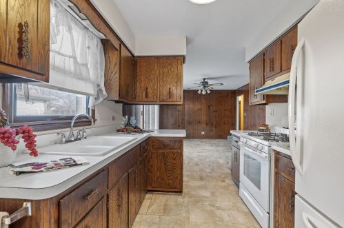 501 Shorewood Dr, Joliet IL 60404-7200 exterior