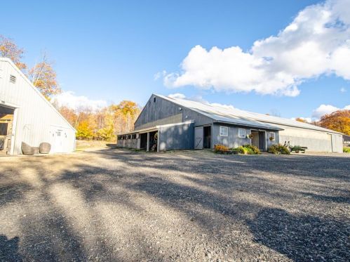 40 Dunbarton Ctr Rd, Concord NH 03304-5300 exterior