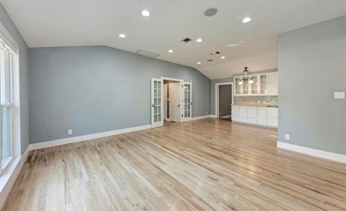 6105 Belfast Dr, Austin TX 78723-1117 exterior