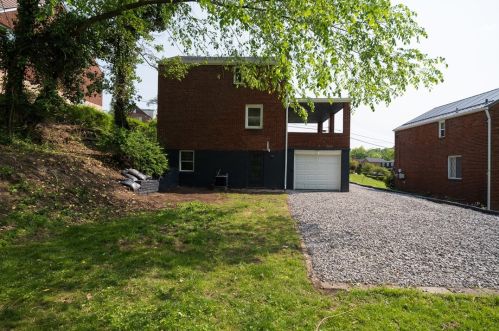 110 Briarwood Dr, Pittsburgh PA  15235-4301 exterior