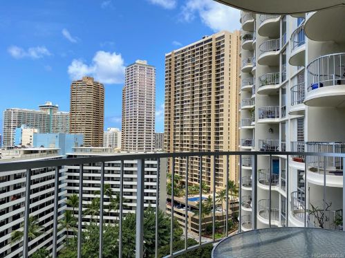 469 Ena Rd, Honolulu HI 96815-1749 exterior