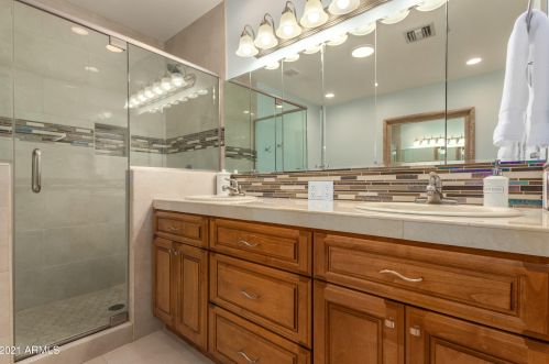 2710 Cinnabar Ave, Phoenix AZ 85020-1815 exterior