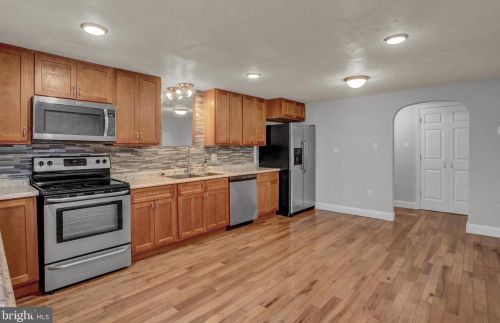 365 Clover Ln, Hanover PA 17331-4304 exterior