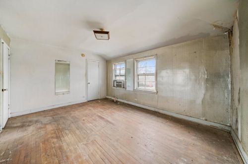 9619 Euclid Ave, Chicago IL 60617-4727 exterior