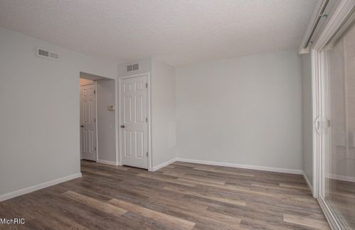 3630 Kenbrooke Ct, Kalamazoo MI 49006-5437 exterior