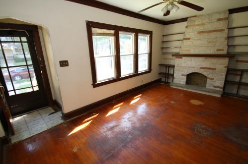 4617 Leon Ter, Milwaukee, WI 53216-2432