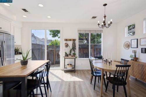 1321 Tapestry Ln, Concord CA 94520-3965 exterior