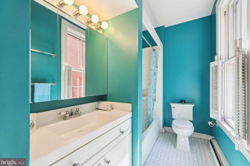 311 5 St, Washington DC 20003-1104 exterior