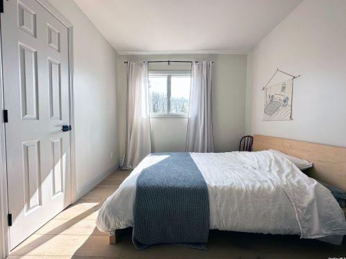 4 Cutchogue Ln, Commack NY  11725-4207 exterior