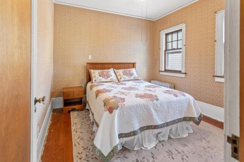 7328 Lloyd St, Milwaukee WI 53208-1207 exterior