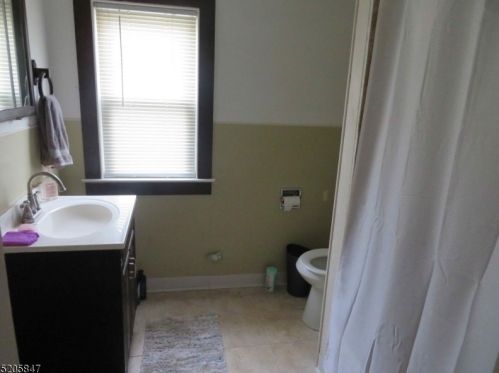 152 Pequannock St, Dover NJ 07801-3594 exterior