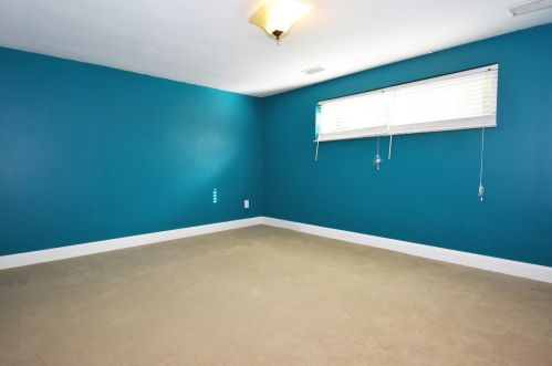 102 Loire Vly Dr, Pittsburgh PA 15209-1018 exterior