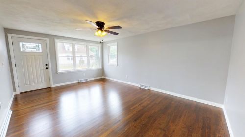 72 Allendale Ave, Providence RI  02911-3104 exterior