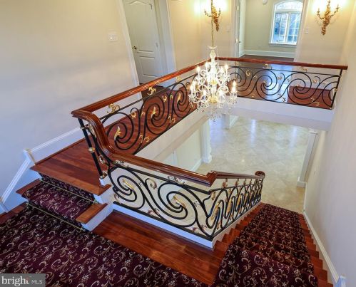 2221 Jefferson Ln, Huntingdon Valley PA 19006-6038 exterior