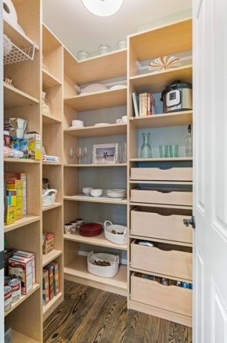 2456 Hutchinson St, Chicago IL 60618-2939 exterior