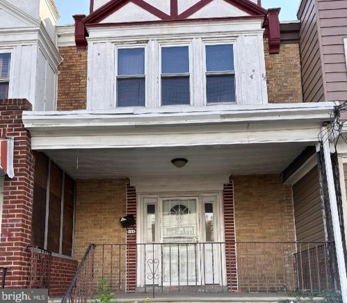 328 Darby Ter, Darby PA 19023-2207 exterior