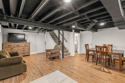 8624 Becher St, Milwaukee WI  53227-1726 exterior