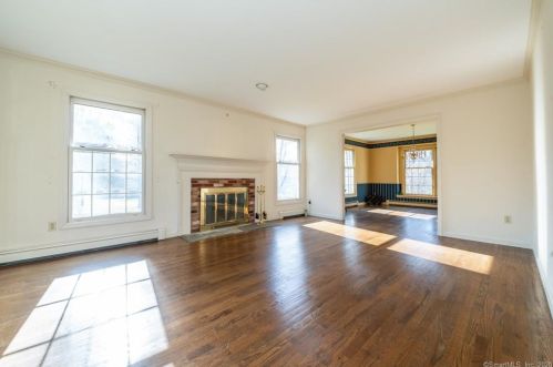 21 Colonial Ln, Ridgefield CT 06877-1921 exterior