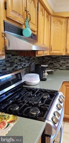 8120 Wyndam Rd, Camden NJ 08109-3221 exterior