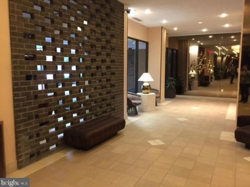 250 Reynolds St, Alexandria VA 22304-4437 exterior