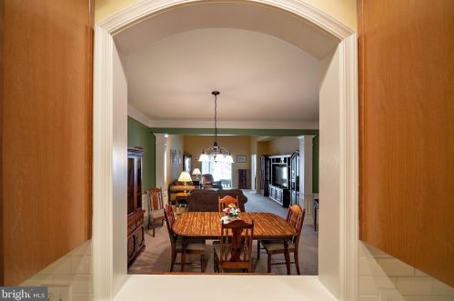 232 Sparrow Dr, Trenton NJ 08690-2461 exterior