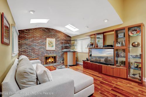 21 Georgian Bay Dr, Morganville NJ exterior