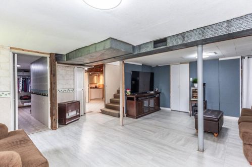 228 Grandview Ave, Woonsocket RI 02895-2752 exterior