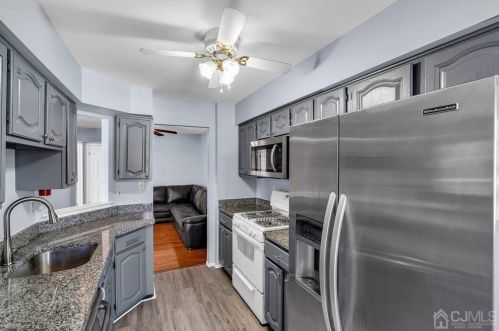 915 Montague Ave, Iselin, NJ 08830-2500