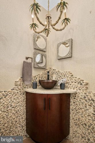 1822 Fonthill Ct, Mc Lean VA 22102-4792 exterior