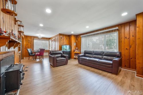 118 Bernard Ave, Edison NJ 08837-3419 exterior