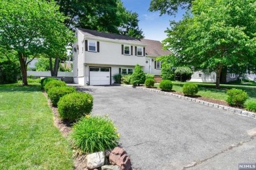 15 Emerson St, Cresskill, NJ 07626-1416