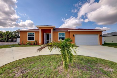 422 Airoso Blvd, Fort Pierce FL  34983-2063 exterior