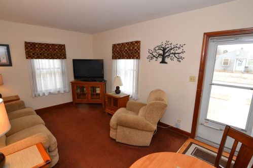 2405 73rd St, Milwaukee, WI 53213-1211