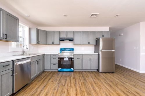 84 Glenham St, Providence RI 02907-1247 exterior