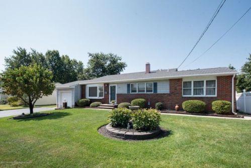 20 Coral Dr, Hazlet, NJ 07730-1010
