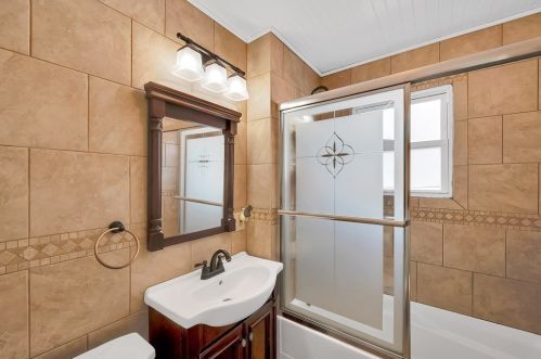 13 Bonner St, Chicopee MA 01013-1127 exterior