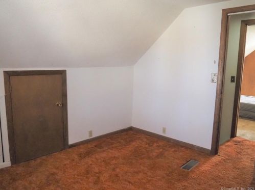 94 Hawthorne St, Manchester CT 06042-3021 exterior