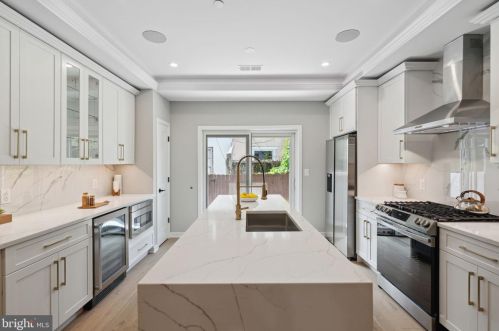 2200 Kater St, Philadelphia PA 19146-1139 exterior