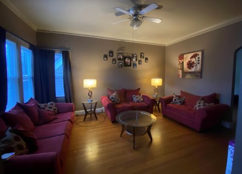 8056 Marquette Ave, Chicago, IL 60617-1347