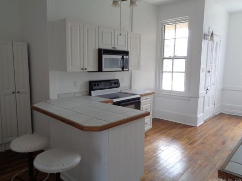 18 Maple Ave, Windsor Locks CT  06096-1434 exterior