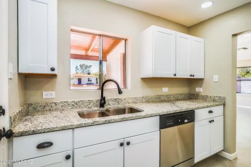 4137 1 St, Tucson AZ 85711-1510 exterior