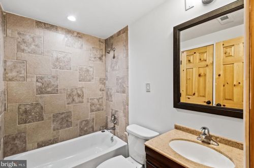 3432 Memorial St, Alexandria VA 22306-1548 exterior