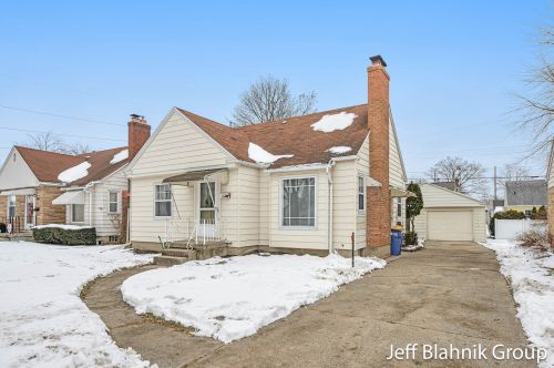 1828 Fremont Ave, Grand Rapids, MI 49504-2873