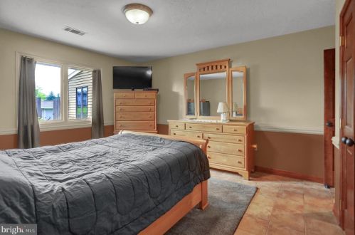 181 Primrose Ln, Hanover PA 17331-5211 exterior