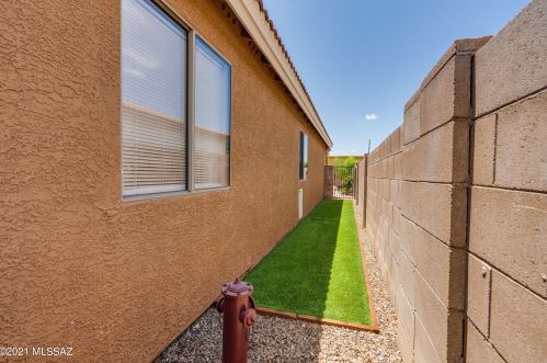 11347 Gray Boulder Ct, Tucson AZ  85737-4612 exterior