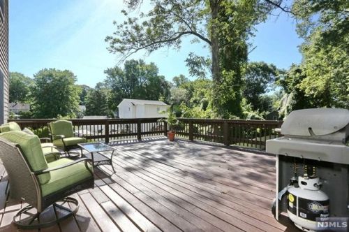 7 Lawrence Ave, Dumont NJ  07628-2708 exterior