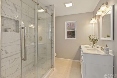 54 Howard Ave, Edison NJ  08837-3432 exterior