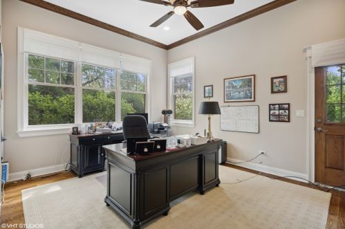 695 Mitchell Ave, Elmhurst IL 60126-4855 exterior