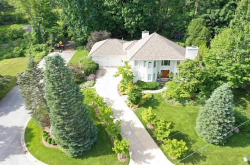 7383 Buccaneer Dr, Grand Rapids, MI 49546-9105